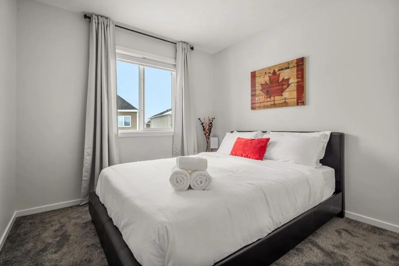 Holiday home Top Rated Home With Private Garage, Near Airport, Free Banff Pass, Netflix, Sleeps 8 Calgary Canada