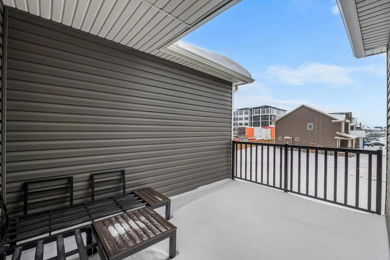 Holiday home Top Rated Home With Private Garage, Near Airport, Free Banff Pass, Netflix, Sleeps 8 Calgary Canada