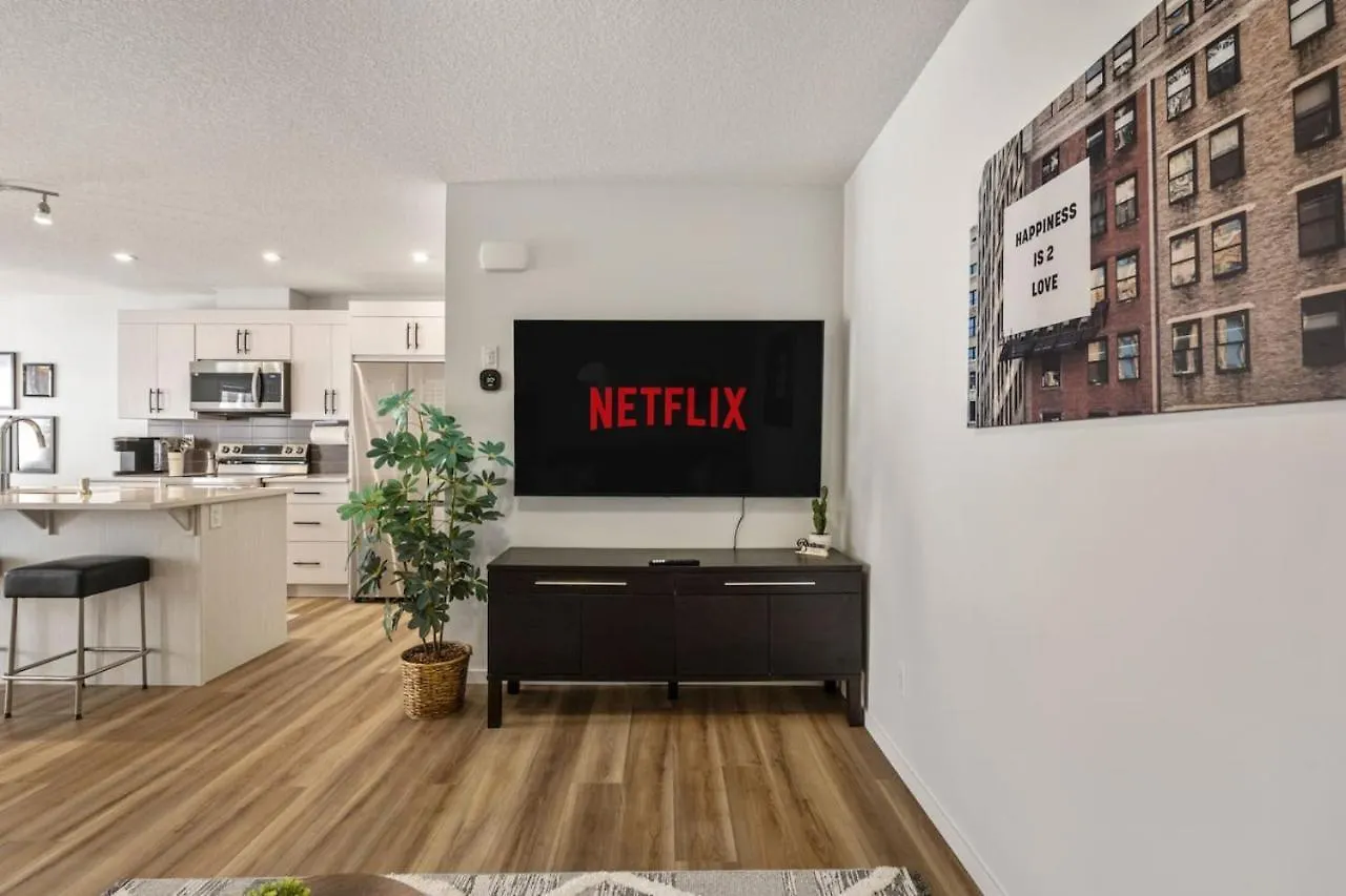 Holiday home Top Rated Home With Private Garage, Near Airport, Free Banff Pass, Netflix, Sleeps 8 Calgary