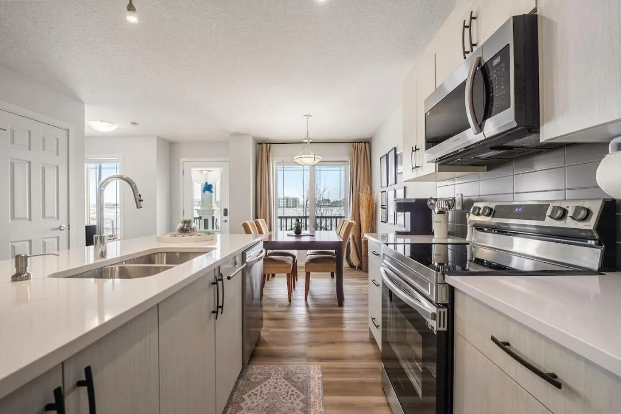Top Rated Home With Private Garage, Near Airport, Free Banff Pass, Netflix, Sleeps 8 Calgary Canada
